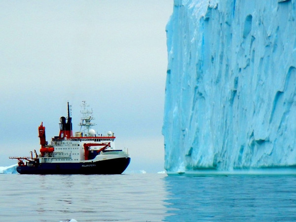 Изображение телепередачи: За отцом в Антарктиду
