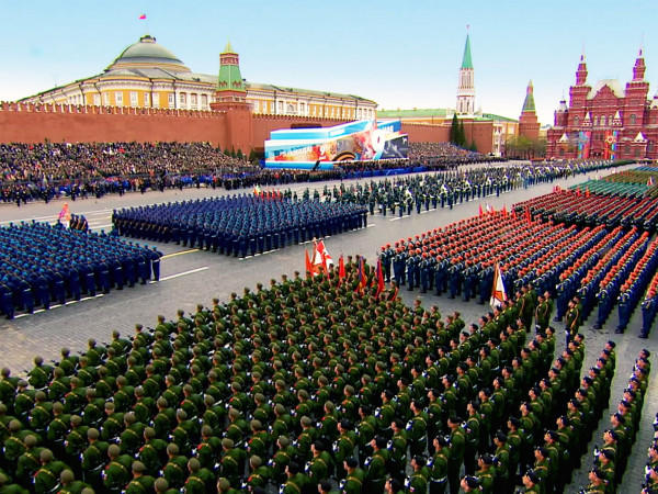 Изображение телепередачи: Москва. Красная площадь. Парад, посвящённый Дню Победы